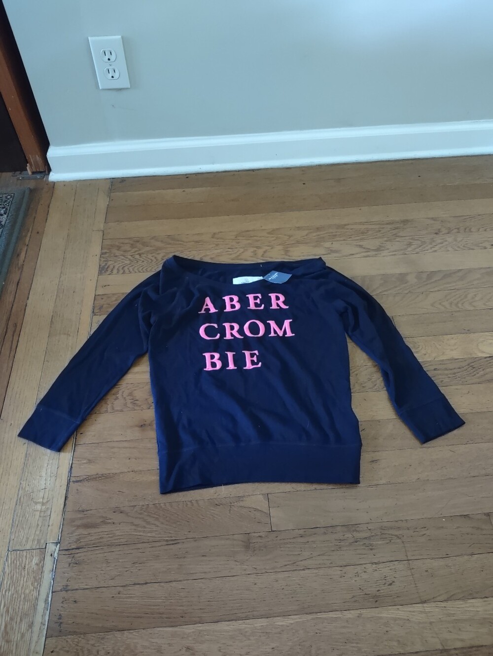 abercrombie & fitch navy logo top nwt deadstock pink spellout extra small